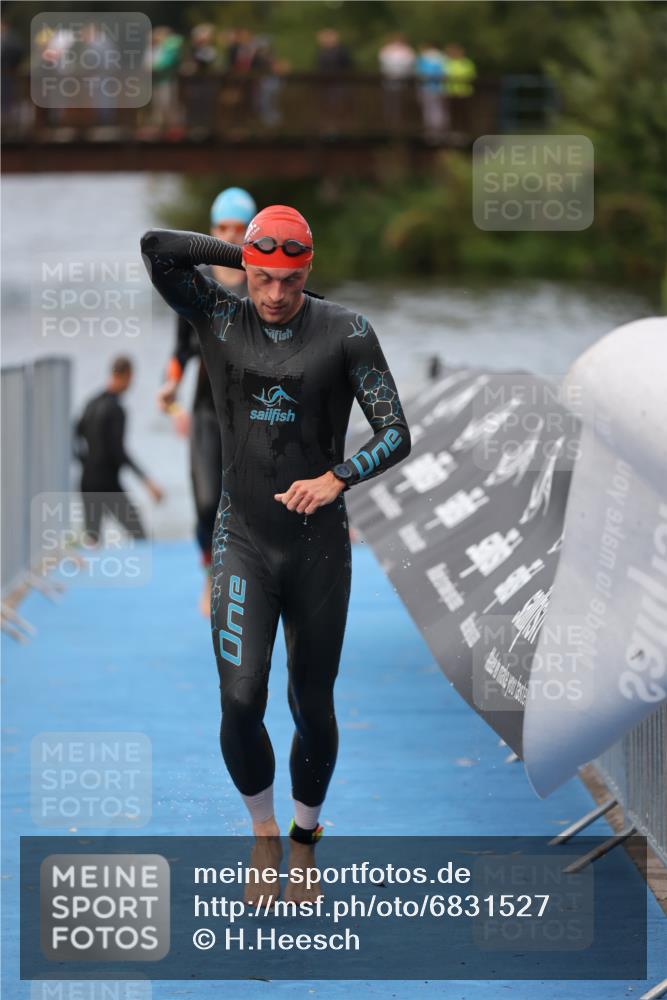 25.08.2024 - Elbe Triathlon Hamburg H.Heesch http://msf.ph/oto/6831527 25.08.2024 08:29:53 Schwimmen 68, 78, 79, 95 meine-sportfotos.de