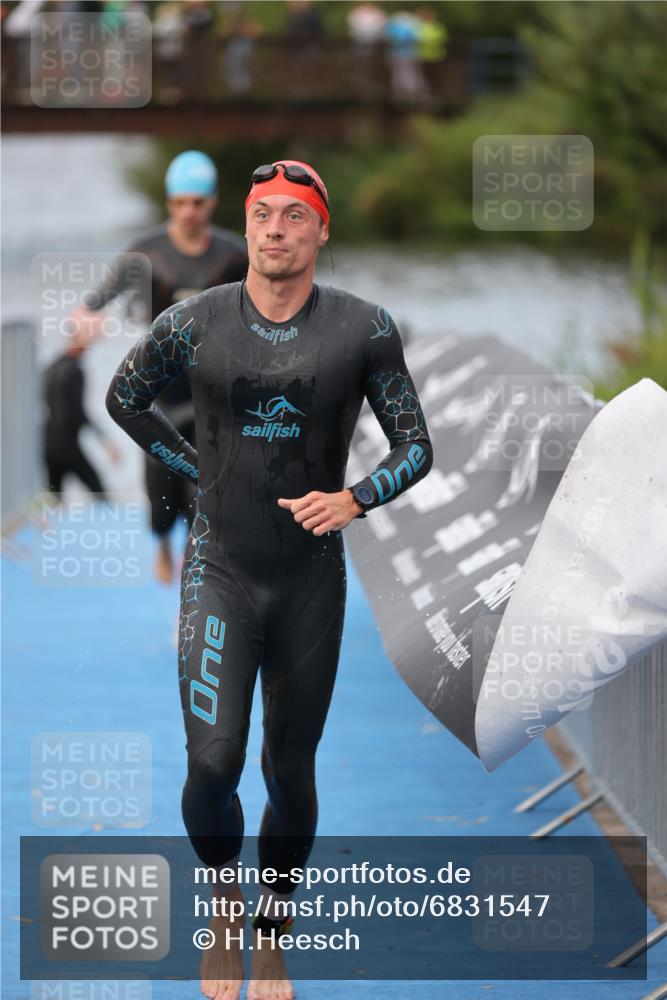 25.08.2024 - Elbe Triathlon Hamburg H.Heesch http://msf.ph/oto/6831547 25.08.2024 08:29:54 Schwimmen 37, 68, 78, 79, 95 meine-sportfotos.de