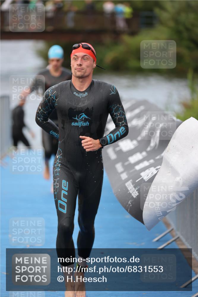 25.08.2024 - Elbe Triathlon Hamburg H.Heesch http://msf.ph/oto/6831553 25.08.2024 08:29:54 Schwimmen 37, 68, 78, 79, 95 meine-sportfotos.de