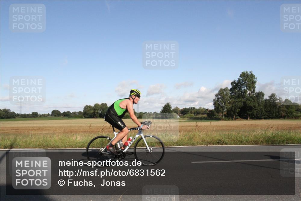 25.08.2024 - Elbe Triathlon Hamburg Fuchs,  Jonas http://msf.ph/oto/6831562 25.08.2024 09:32:54 Radfahren 274, 144, 146, 393, 382 meine-sportfotos.de