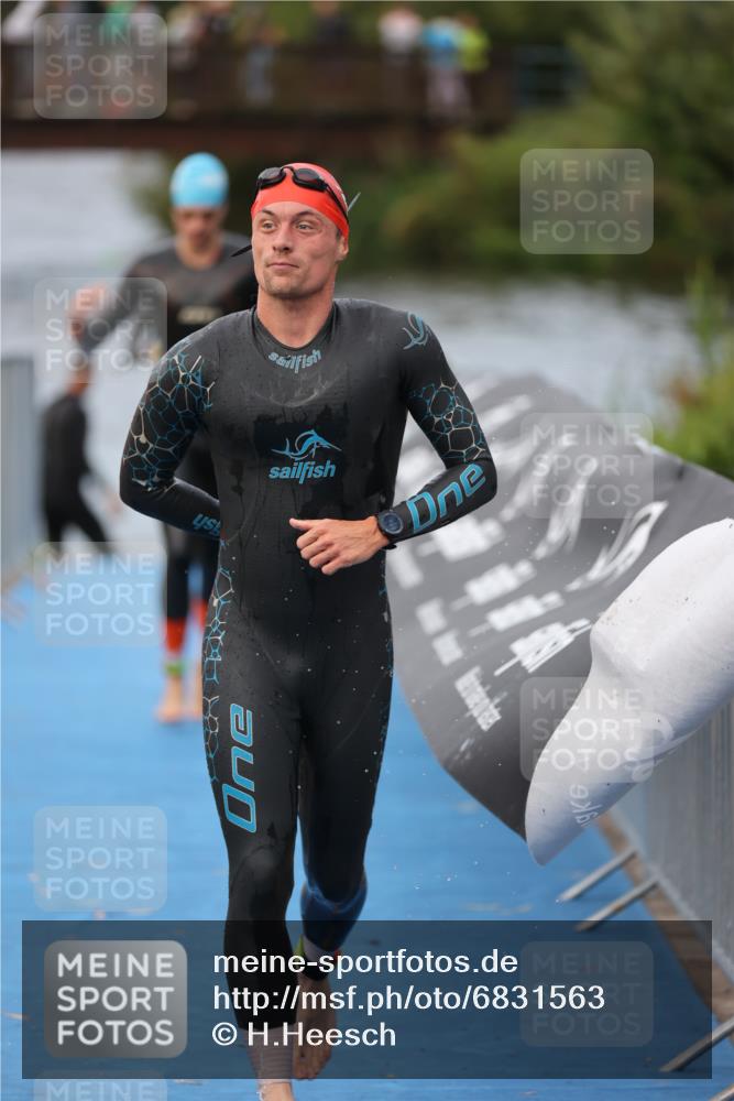 25.08.2024 - Elbe Triathlon Hamburg H.Heesch http://msf.ph/oto/6831563 25.08.2024 08:29:54 Schwimmen 37, 68, 78, 79, 95 meine-sportfotos.de