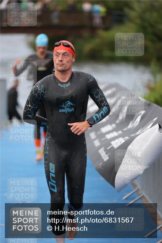 25.08.2024 - Elbe Triathlon Hamburg H.Heesch http://msf.ph/oto/6831567 25.08.2024 08:29:54 Schwimmen 37, 68, 78, 79, 95 meine-sportfotos.de