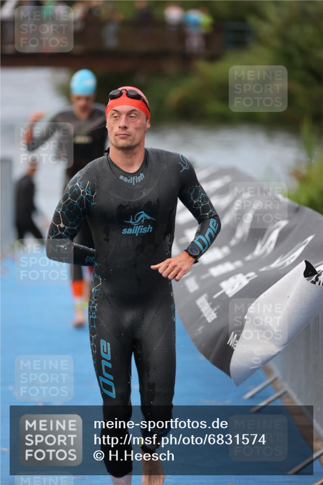 25.08.2024 - Elbe Triathlon Hamburg H.Heesch http://msf.ph/oto/6831574 25.08.2024 08:29:54 Schwimmen 37, 68, 78, 79, 95 meine-sportfotos.de
