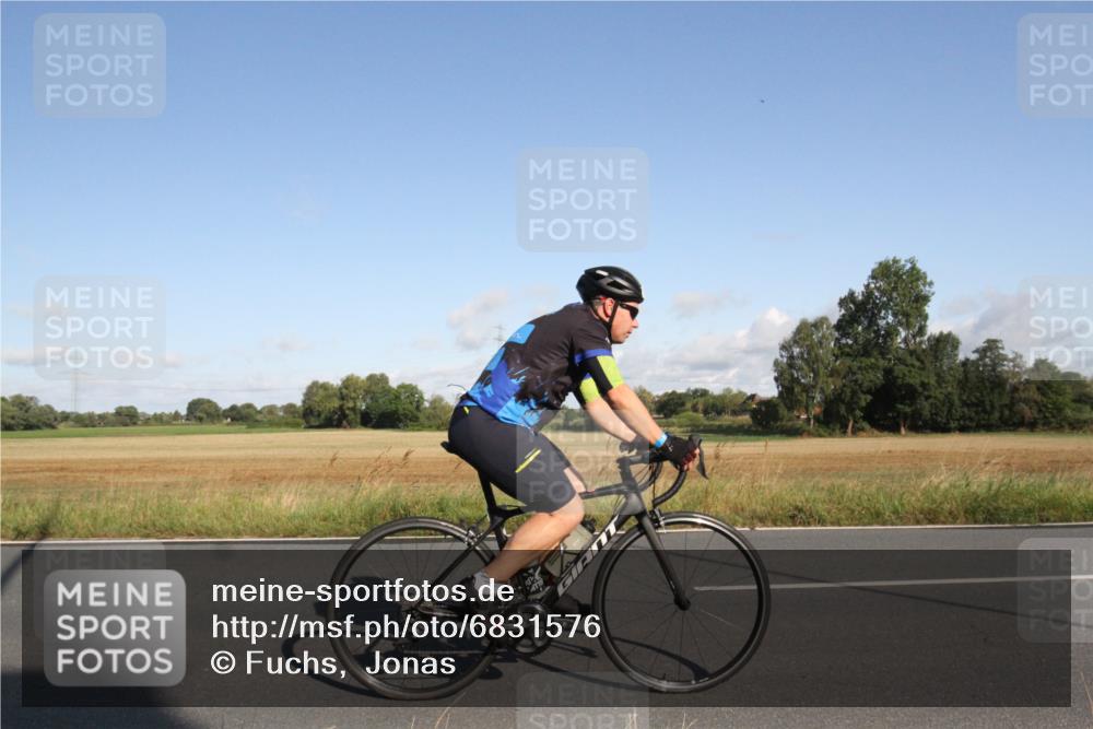 25.08.2024 - Elbe Triathlon Hamburg Fuchs,  Jonas http://msf.ph/oto/6831576 25.08.2024 09:33:15 Radfahren 331 meine-sportfotos.de