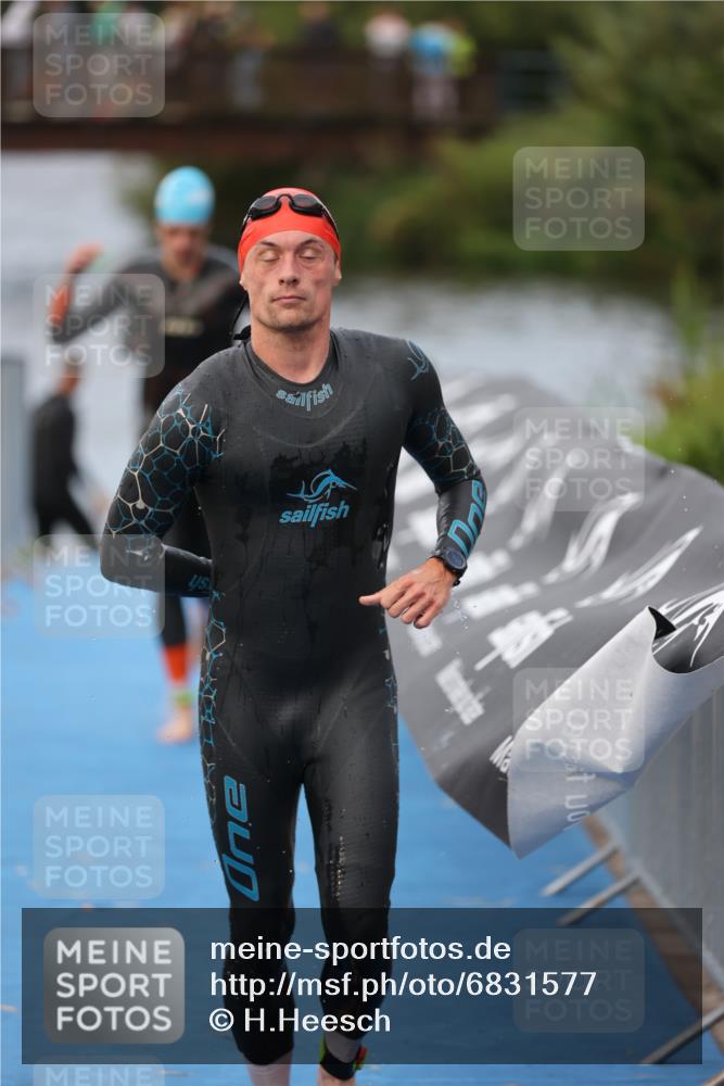 25.08.2024 - Elbe Triathlon Hamburg H.Heesch http://msf.ph/oto/6831577 25.08.2024 08:29:54 Schwimmen 37, 68, 78, 79, 95 meine-sportfotos.de