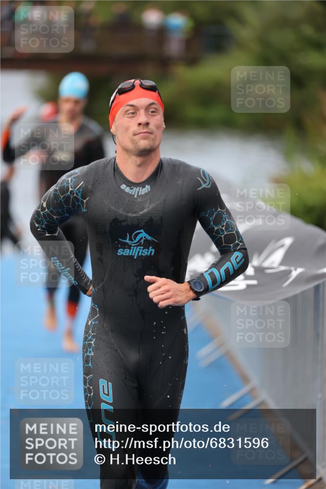 25.08.2024 - Elbe Triathlon Hamburg H.Heesch http://msf.ph/oto/6831596 25.08.2024 08:29:55 Schwimmen 37, 68, 78, 79, 95 meine-sportfotos.de