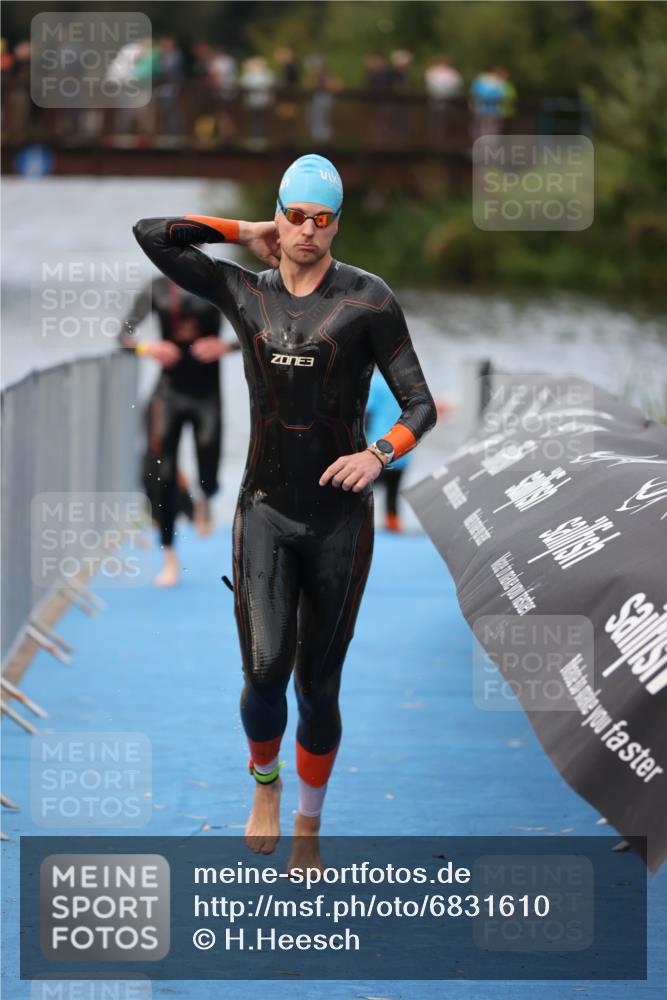 25.08.2024 - Elbe Triathlon Hamburg H.Heesch http://msf.ph/oto/6831610 25.08.2024 08:29:56 Schwimmen 37, 68, 78, 79, 95 meine-sportfotos.de