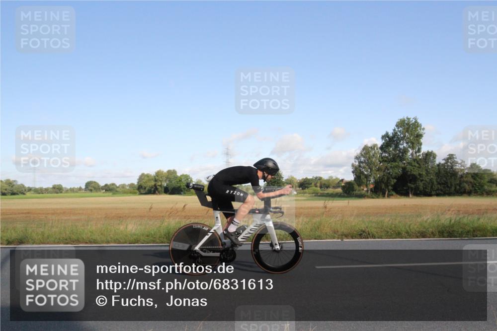 25.08.2024 - Elbe Triathlon Hamburg Fuchs,  Jonas http://msf.ph/oto/6831613 25.08.2024 09:33:41 Radfahren 181, 316, 326, 156, 126, 228, 352 meine-sportfotos.de
