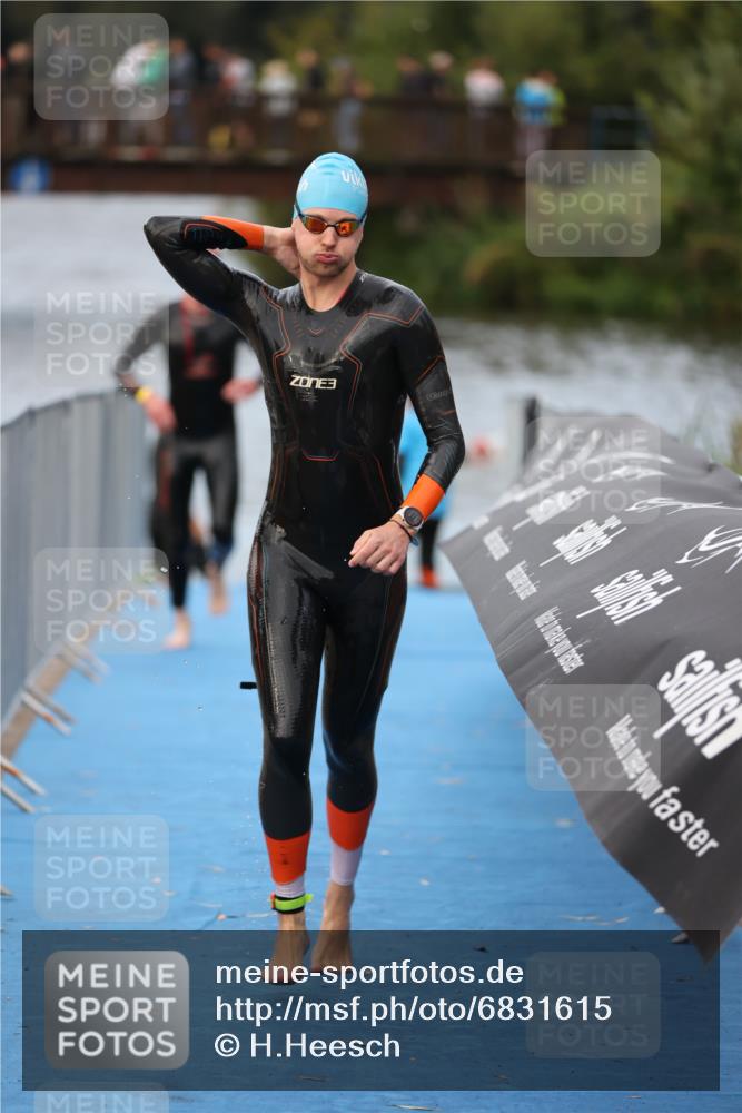 25.08.2024 - Elbe Triathlon Hamburg H.Heesch http://msf.ph/oto/6831615 25.08.2024 08:29:56 Schwimmen 37, 68, 78, 79, 95 meine-sportfotos.de