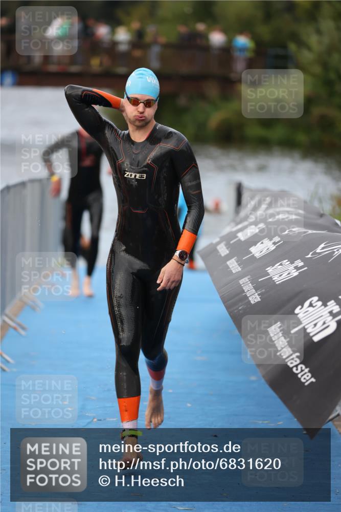 25.08.2024 - Elbe Triathlon Hamburg H.Heesch http://msf.ph/oto/6831620 25.08.2024 08:29:56 Schwimmen 37, 68, 78, 79, 95 meine-sportfotos.de