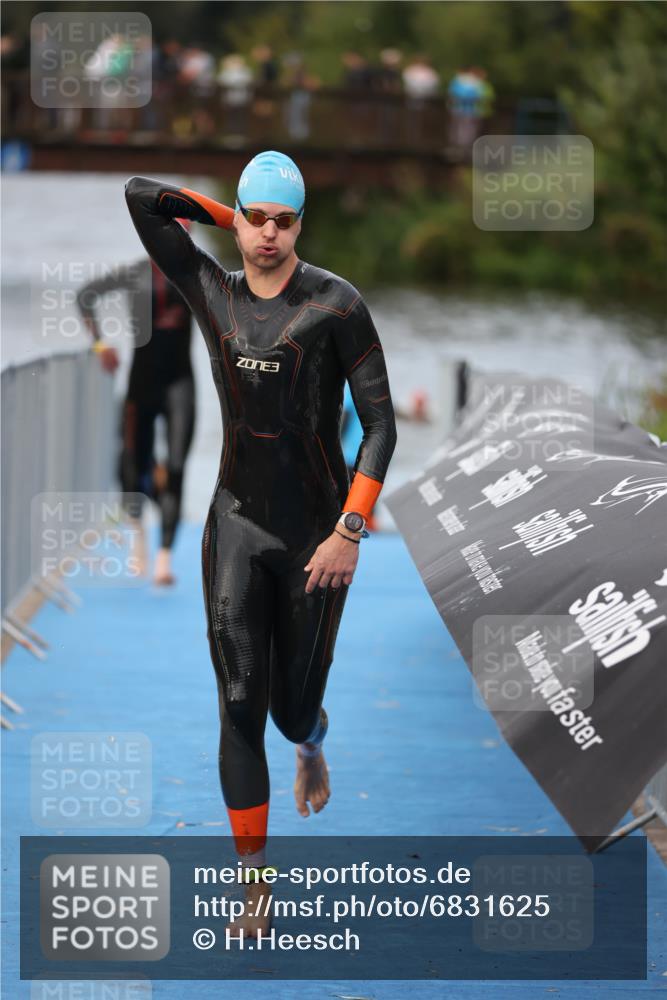 25.08.2024 - Elbe Triathlon Hamburg H.Heesch http://msf.ph/oto/6831625 25.08.2024 08:29:56 Schwimmen 37, 68, 78, 79, 95 meine-sportfotos.de
