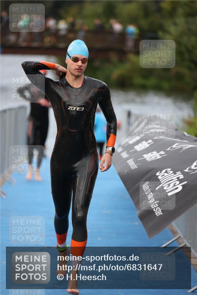 25.08.2024 - Elbe Triathlon Hamburg H.Heesch http://msf.ph/oto/6831647 25.08.2024 08:29:57 Schwimmen 37, 68, 78, 79, 95 meine-sportfotos.de