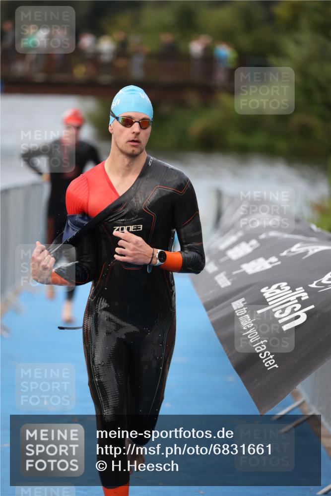 25.08.2024 - Elbe Triathlon Hamburg H.Heesch http://msf.ph/oto/6831661 25.08.2024 08:29:57 Schwimmen 37, 68, 78, 79, 95 meine-sportfotos.de