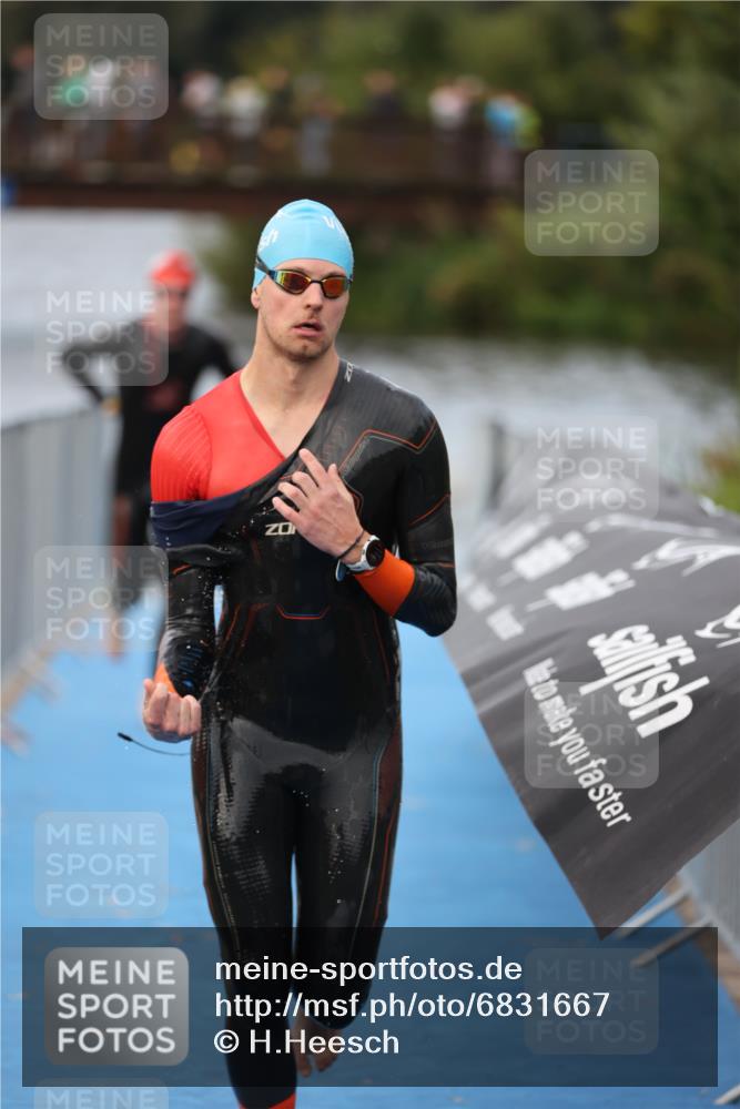 25.08.2024 - Elbe Triathlon Hamburg H.Heesch http://msf.ph/oto/6831667 25.08.2024 08:29:57 Schwimmen 37, 68, 78, 79, 95 meine-sportfotos.de