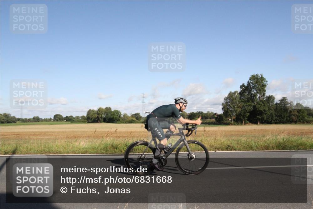 25.08.2024 - Elbe Triathlon Hamburg Fuchs,  Jonas http://msf.ph/oto/6831668 25.08.2024 09:34:05 Radfahren 245, 314, 159 meine-sportfotos.de