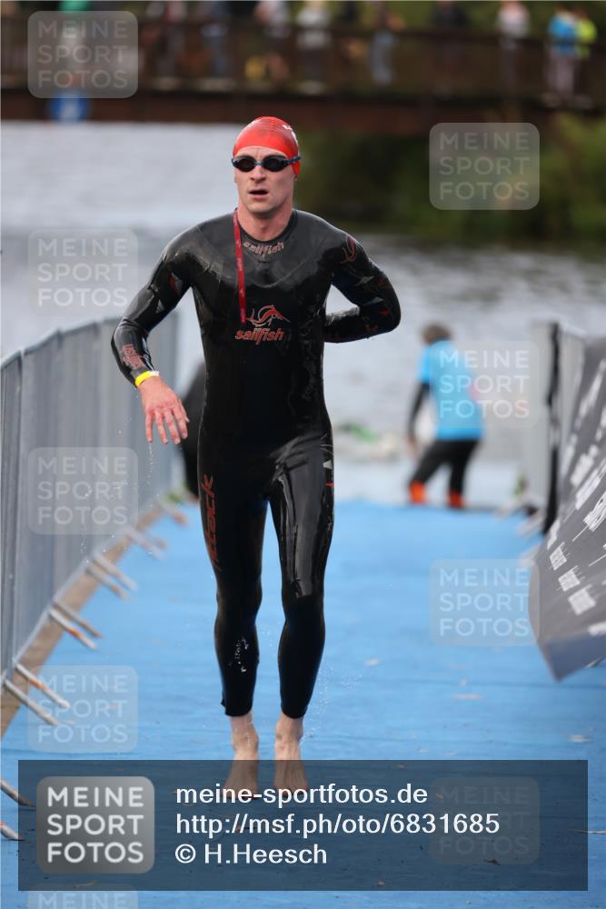 25.08.2024 - Elbe Triathlon Hamburg H.Heesch http://msf.ph/oto/6831685 25.08.2024 08:29:59 Schwimmen 37, 68, 78, 79, 82, 95 meine-sportfotos.de
