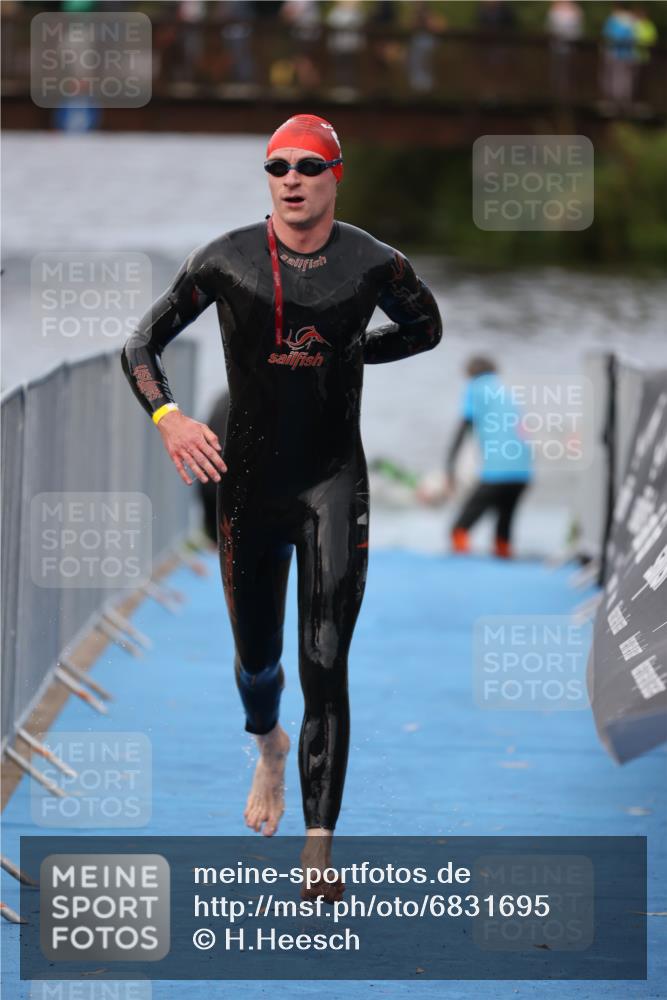 25.08.2024 - Elbe Triathlon Hamburg H.Heesch http://msf.ph/oto/6831695 25.08.2024 08:29:59 Schwimmen 37, 68, 78, 79, 82, 95 meine-sportfotos.de