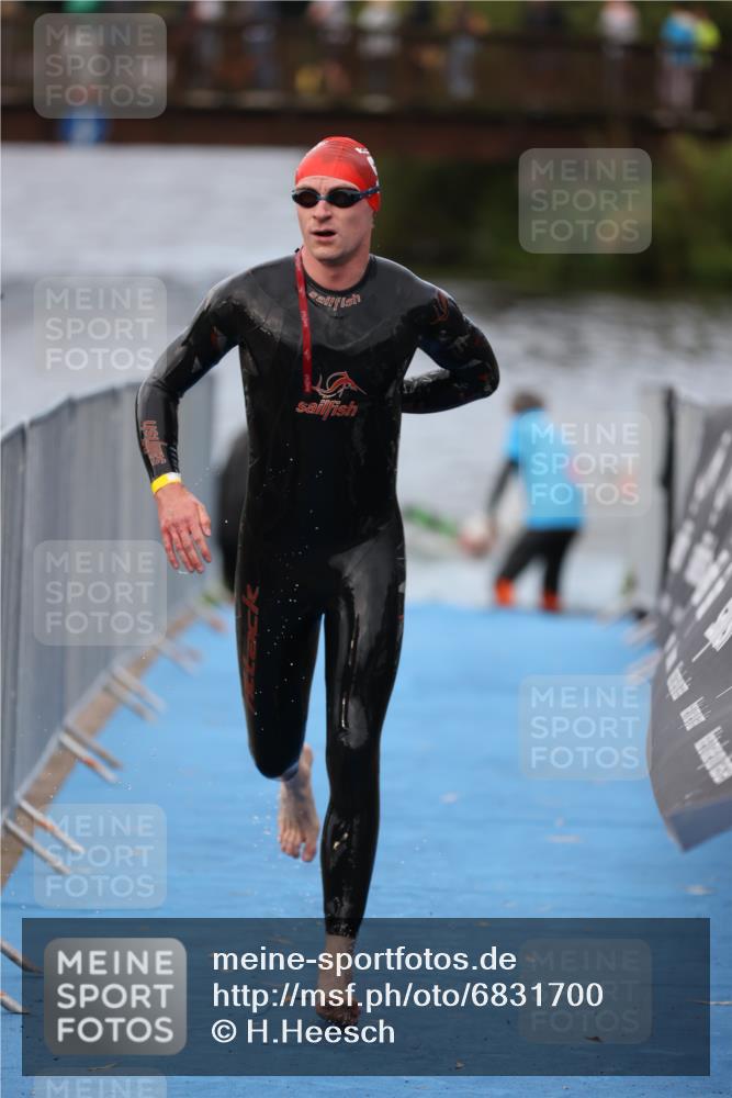 25.08.2024 - Elbe Triathlon Hamburg H.Heesch http://msf.ph/oto/6831700 25.08.2024 08:29:59 Schwimmen 37, 68, 78, 79, 82, 95 meine-sportfotos.de