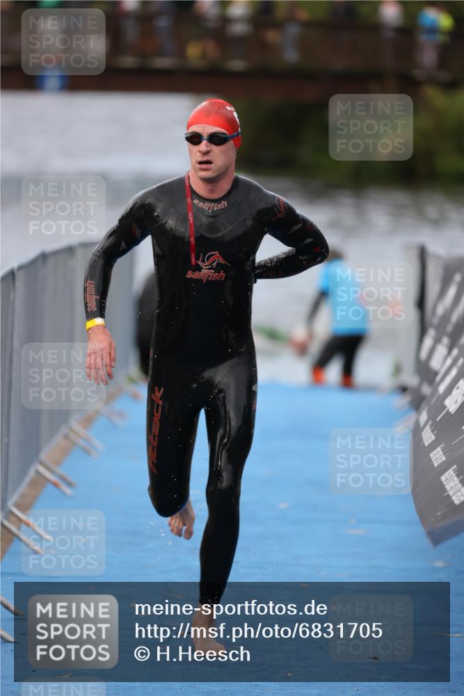 25.08.2024 - Elbe Triathlon Hamburg H.Heesch http://msf.ph/oto/6831705 25.08.2024 08:29:59 Schwimmen 37, 68, 78, 79, 82, 95 meine-sportfotos.de