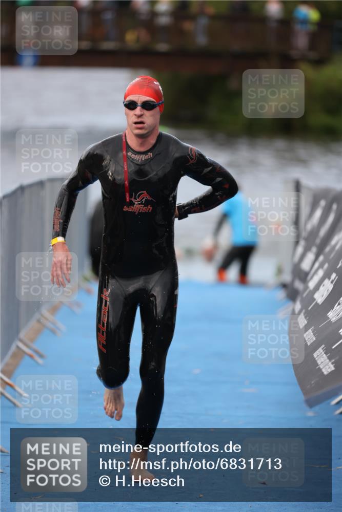 25.08.2024 - Elbe Triathlon Hamburg H.Heesch http://msf.ph/oto/6831713 25.08.2024 08:29:59 Schwimmen 37, 68, 78, 79, 82, 95 meine-sportfotos.de