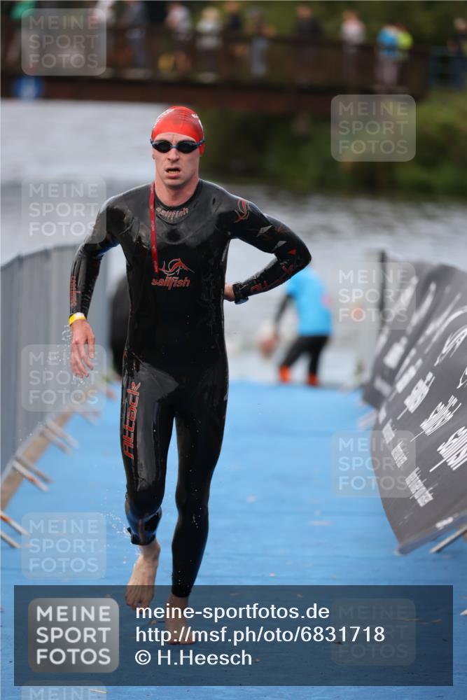 25.08.2024 - Elbe Triathlon Hamburg H.Heesch http://msf.ph/oto/6831718 25.08.2024 08:29:59 Schwimmen 37, 68, 78, 79, 82, 95 meine-sportfotos.de