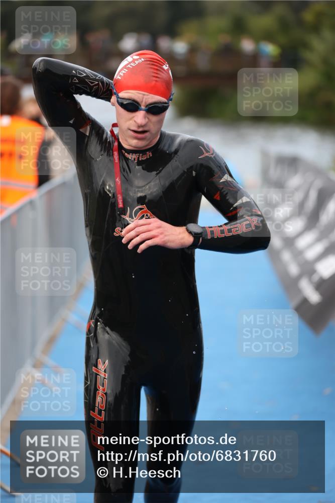 25.08.2024 - Elbe Triathlon Hamburg H.Heesch http://msf.ph/oto/6831760 25.08.2024 08:30:01 Schwimmen 37, 68, 78, 79, 82, 95 meine-sportfotos.de