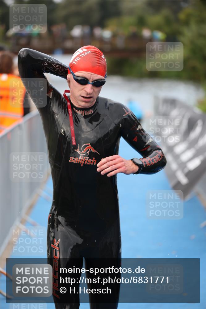 25.08.2024 - Elbe Triathlon Hamburg H.Heesch http://msf.ph/oto/6831771 25.08.2024 08:30:01 Schwimmen 37, 68, 78, 79, 82, 95 meine-sportfotos.de