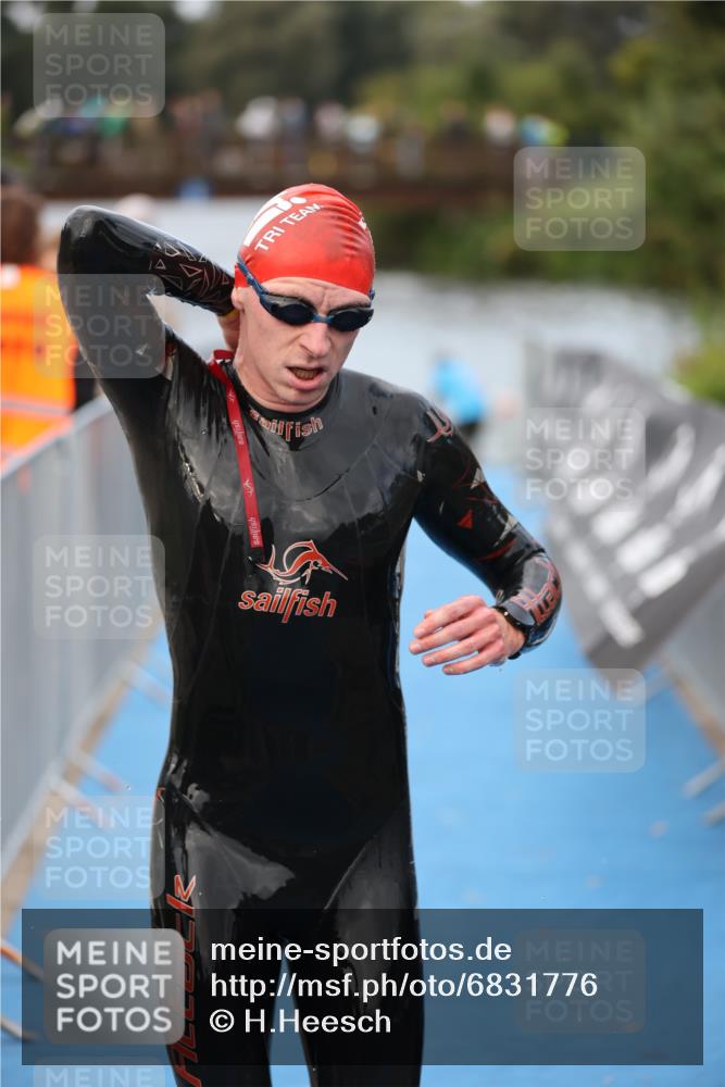 25.08.2024 - Elbe Triathlon Hamburg H.Heesch http://msf.ph/oto/6831776 25.08.2024 08:30:01 Schwimmen 37, 68, 78, 79, 82, 95 meine-sportfotos.de