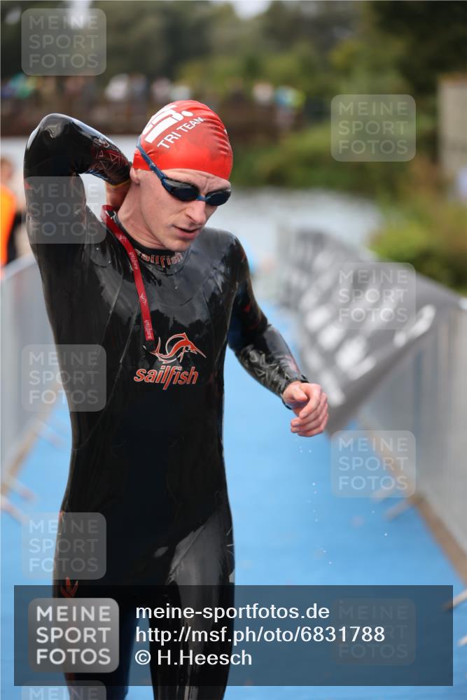 25.08.2024 - Elbe Triathlon Hamburg H.Heesch http://msf.ph/oto/6831788 25.08.2024 08:30:02 Schwimmen 37, 68, 78, 79, 82, 95 meine-sportfotos.de