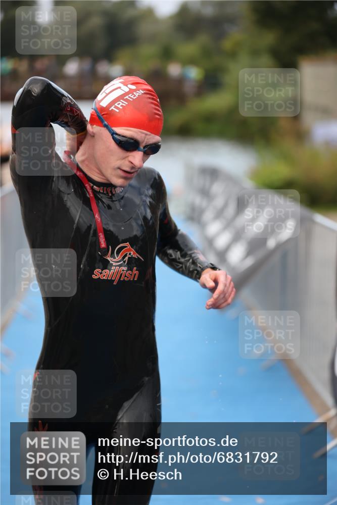 25.08.2024 - Elbe Triathlon Hamburg H.Heesch http://msf.ph/oto/6831792 25.08.2024 08:30:02 Schwimmen 37, 68, 78, 79, 82, 95 meine-sportfotos.de