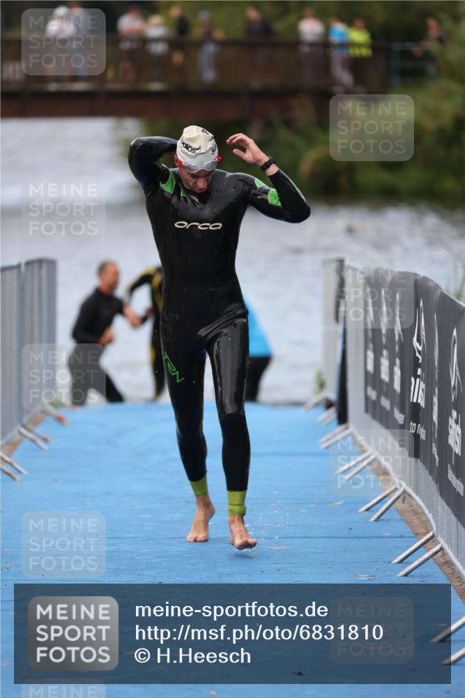25.08.2024 - Elbe Triathlon Hamburg H.Heesch http://msf.ph/oto/6831810 25.08.2024 08:30:11 Schwimmen 37, 68, 79, 82 meine-sportfotos.de