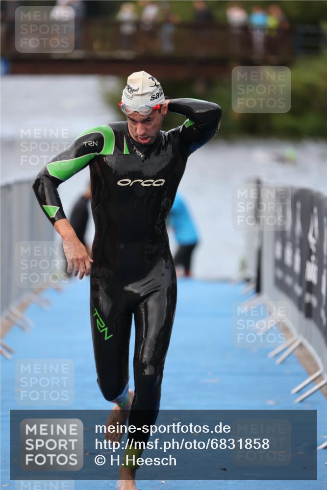25.08.2024 - Elbe Triathlon Hamburg H.Heesch http://msf.ph/oto/6831858 25.08.2024 08:30:13 Schwimmen 37, 68, 79, 82 meine-sportfotos.de