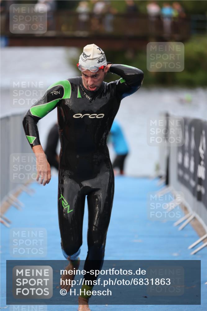 25.08.2024 - Elbe Triathlon Hamburg H.Heesch http://msf.ph/oto/6831863 25.08.2024 08:30:13 Schwimmen 37, 68, 79, 82 meine-sportfotos.de