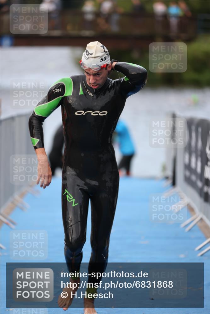 25.08.2024 - Elbe Triathlon Hamburg H.Heesch http://msf.ph/oto/6831868 25.08.2024 08:30:13 Schwimmen 37, 68, 79, 82 meine-sportfotos.de