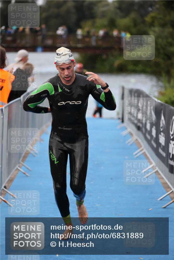 25.08.2024 - Elbe Triathlon Hamburg H.Heesch http://msf.ph/oto/6831889 25.08.2024 08:30:14 Schwimmen 37, 68, 79, 82 meine-sportfotos.de