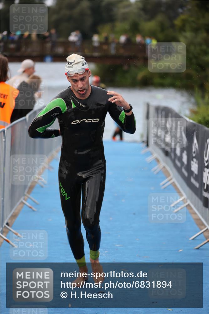25.08.2024 - Elbe Triathlon Hamburg H.Heesch http://msf.ph/oto/6831894 25.08.2024 08:30:14 Schwimmen 37, 68, 79, 82 meine-sportfotos.de