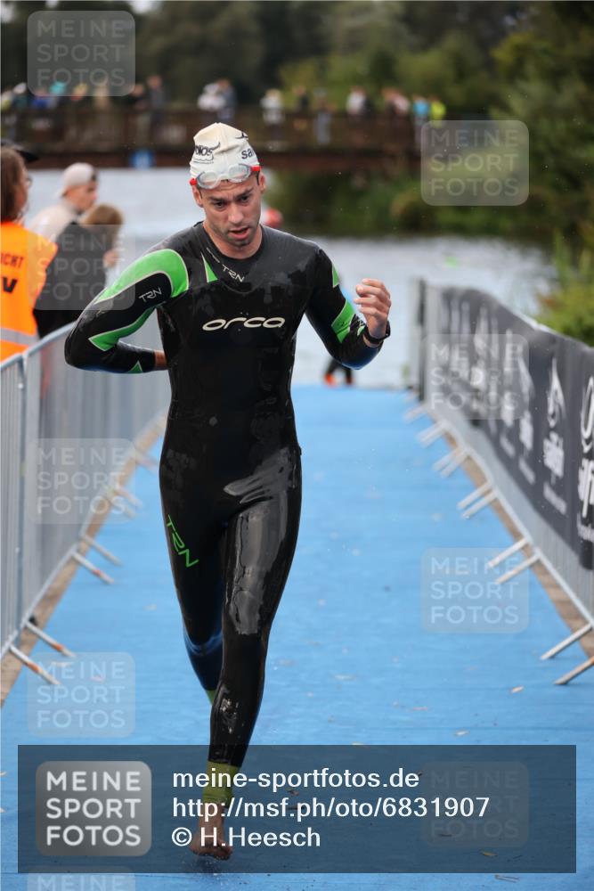 25.08.2024 - Elbe Triathlon Hamburg H.Heesch http://msf.ph/oto/6831907 25.08.2024 08:30:14 Schwimmen 37, 68, 79, 82 meine-sportfotos.de