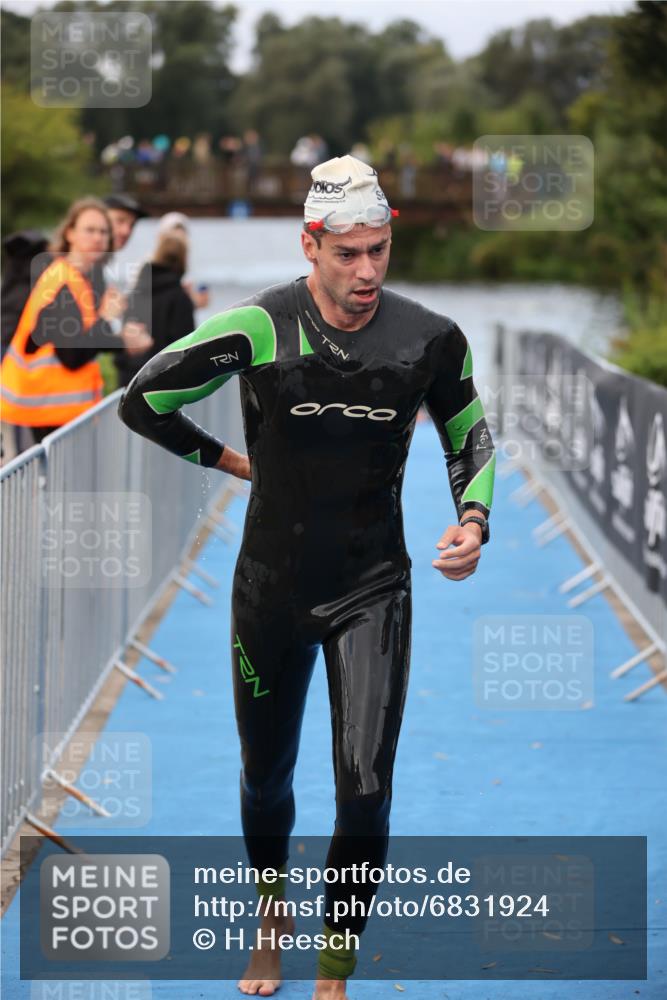 25.08.2024 - Elbe Triathlon Hamburg H.Heesch http://msf.ph/oto/6831924 25.08.2024 08:30:14 Schwimmen 37, 68, 79, 82 meine-sportfotos.de