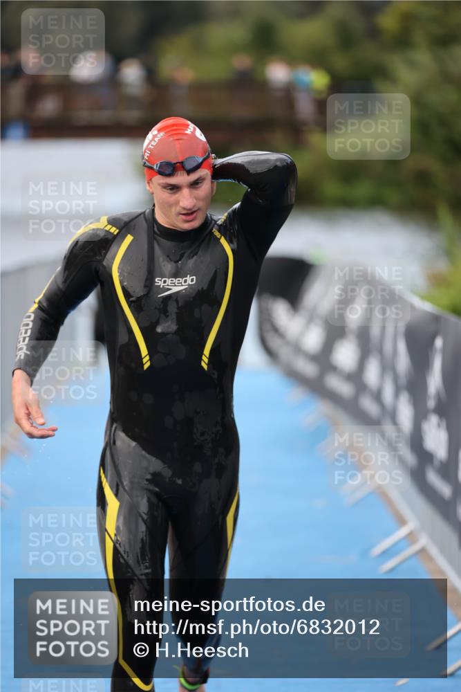 25.08.2024 - Elbe Triathlon Hamburg H.Heesch http://msf.ph/oto/6832012 25.08.2024 08:30:20 Schwimmen 37, 82 meine-sportfotos.de