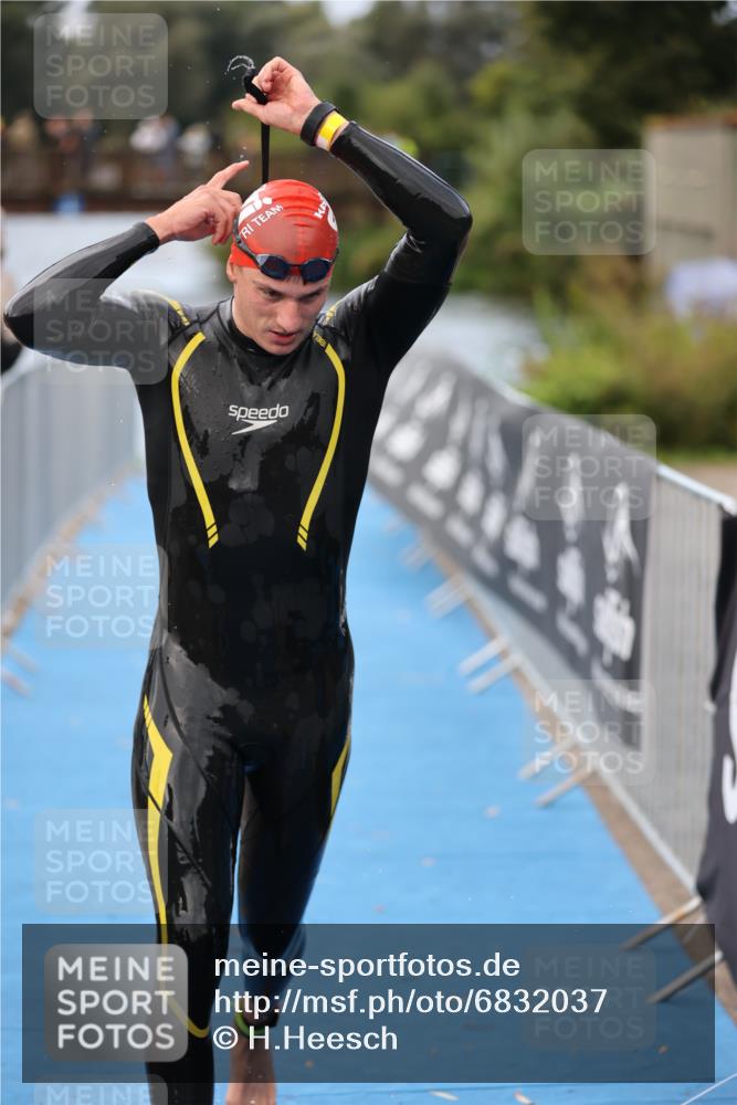 25.08.2024 - Elbe Triathlon Hamburg H.Heesch http://msf.ph/oto/6832037 25.08.2024 08:30:21 Schwimmen 37, 82 meine-sportfotos.de