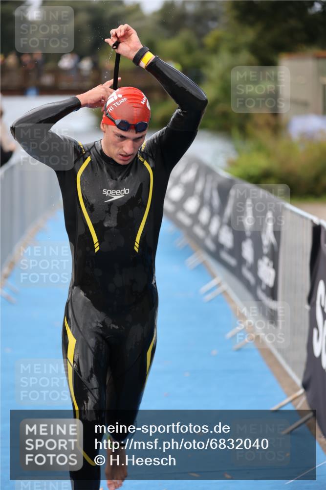 25.08.2024 - Elbe Triathlon Hamburg H.Heesch http://msf.ph/oto/6832040 25.08.2024 08:30:21 Schwimmen 37, 82 meine-sportfotos.de