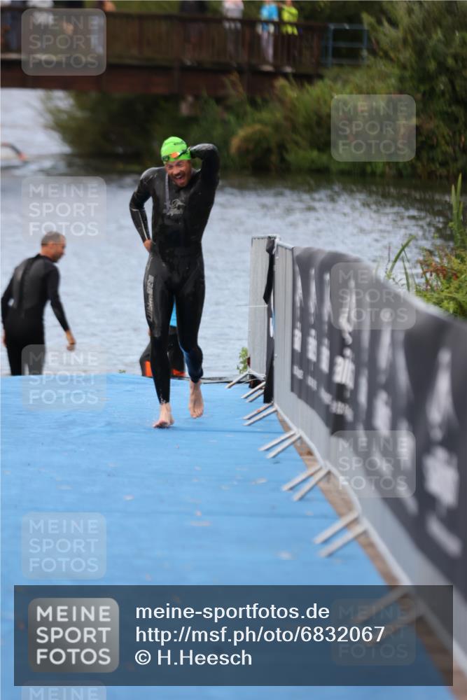 25.08.2024 - Elbe Triathlon Hamburg H.Heesch http://msf.ph/oto/6832067 25.08.2024 08:30:48 Schwimmen 106 meine-sportfotos.de