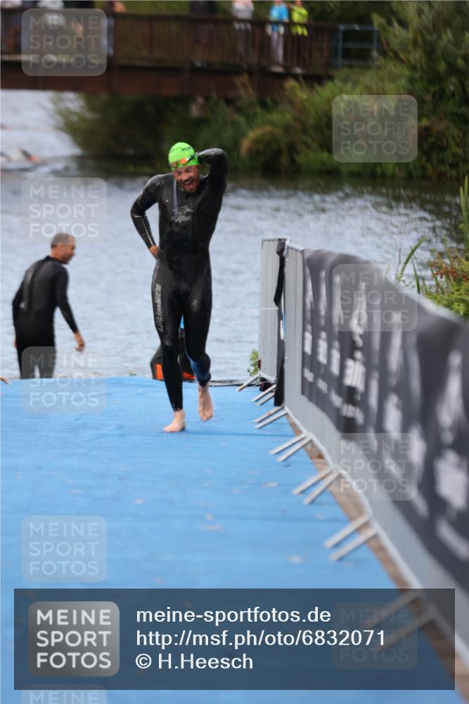 25.08.2024 - Elbe Triathlon Hamburg H.Heesch http://msf.ph/oto/6832071 25.08.2024 08:30:48 Schwimmen 106 meine-sportfotos.de