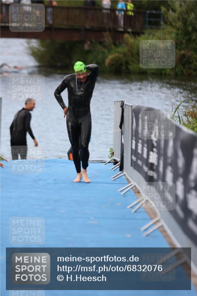 25.08.2024 - Elbe Triathlon Hamburg H.Heesch http://msf.ph/oto/6832076 25.08.2024 08:30:48 Schwimmen 106 meine-sportfotos.de