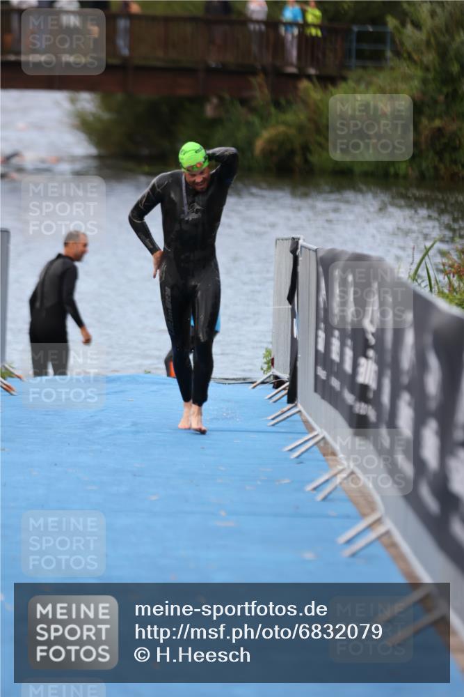 25.08.2024 - Elbe Triathlon Hamburg H.Heesch http://msf.ph/oto/6832079 25.08.2024 08:30:48 Schwimmen 106 meine-sportfotos.de
