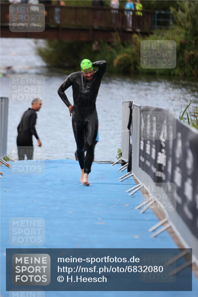 25.08.2024 - Elbe Triathlon Hamburg H.Heesch http://msf.ph/oto/6832080 25.08.2024 08:30:48 Schwimmen 106 meine-sportfotos.de