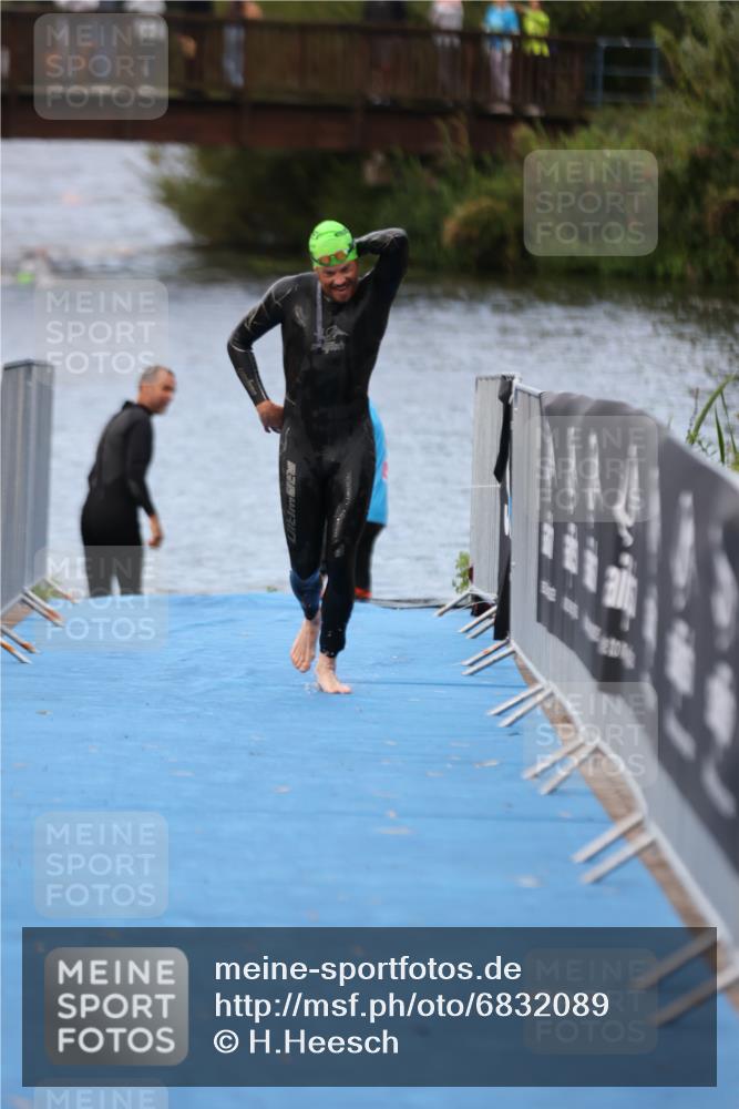 25.08.2024 - Elbe Triathlon Hamburg H.Heesch http://msf.ph/oto/6832089 25.08.2024 08:30:48 Schwimmen 106 meine-sportfotos.de