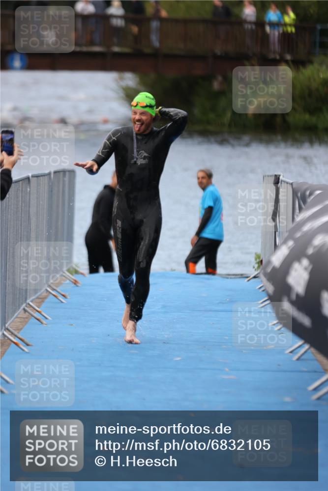 25.08.2024 - Elbe Triathlon Hamburg H.Heesch http://msf.ph/oto/6832105 25.08.2024 08:30:49 Schwimmen 106 meine-sportfotos.de