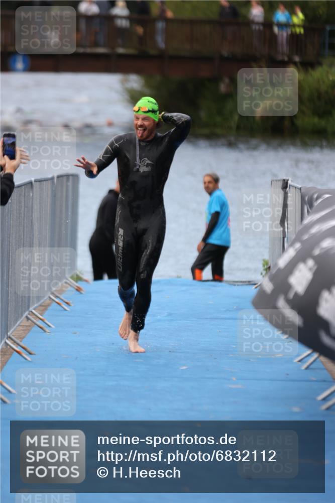 25.08.2024 - Elbe Triathlon Hamburg H.Heesch http://msf.ph/oto/6832112 25.08.2024 08:30:49 Schwimmen 106 meine-sportfotos.de