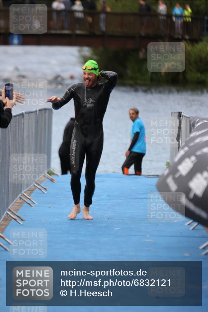 25.08.2024 - Elbe Triathlon Hamburg H.Heesch http://msf.ph/oto/6832121 25.08.2024 08:30:49 Schwimmen 106 meine-sportfotos.de